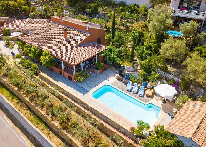 Studio De Charme Le Rose, 20M2, Dans Propriete Au Calme Avec Piscine By Le Mas De Louise Et Sacha