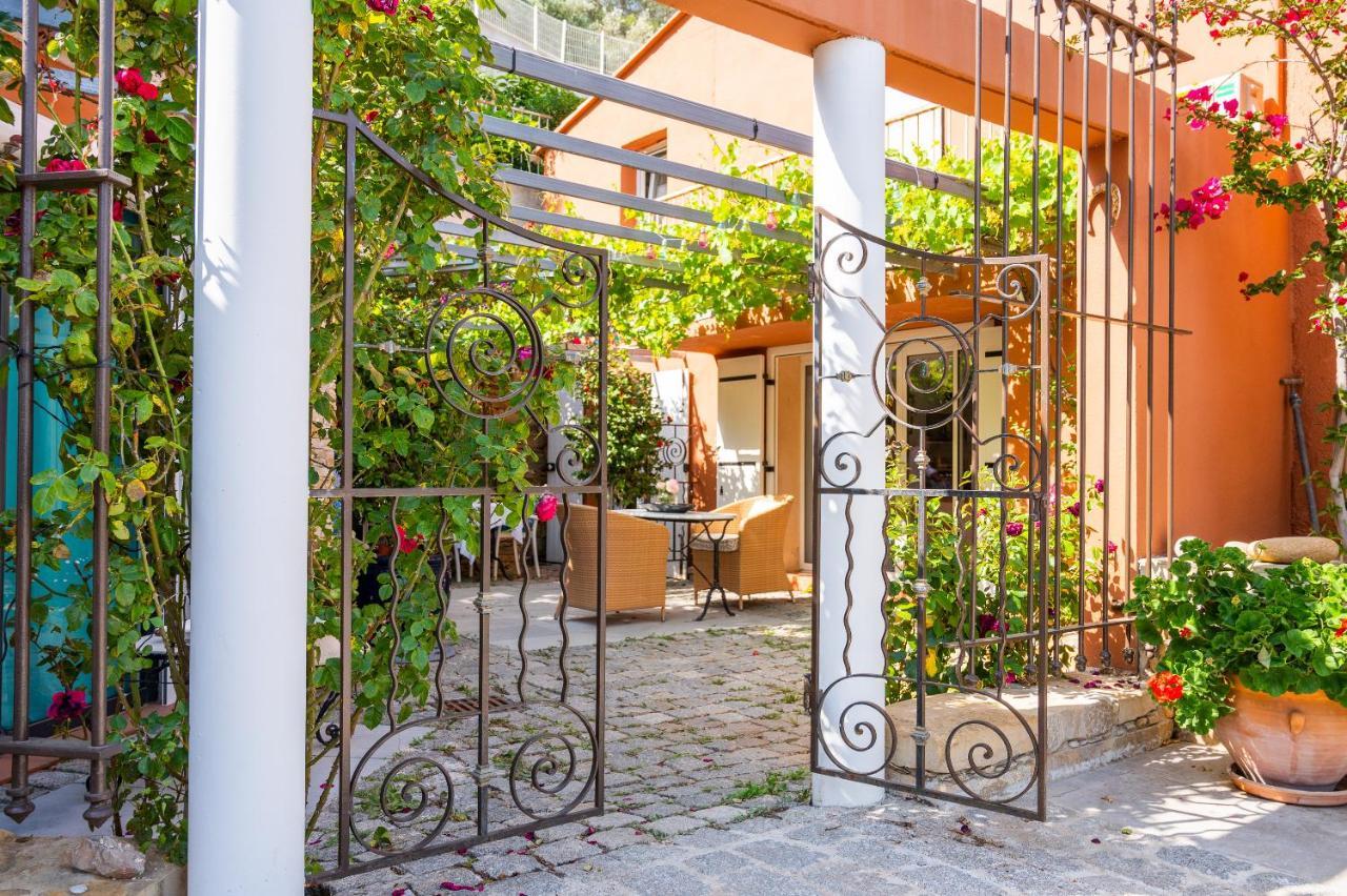 De Charme Le Rose, 20m2, Dans Propriete Au Calme Avec Piscine By De Louise Et Sacha Apartment *