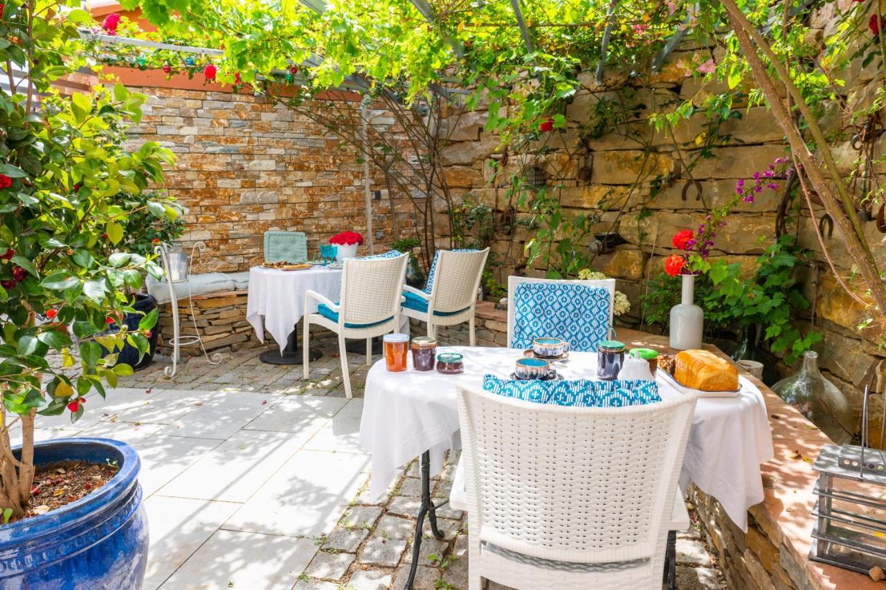 Apartment De Charme Le Rose, 20m2, Dans Propriete Au Calme Avec Piscine By De Louise Et Sacha